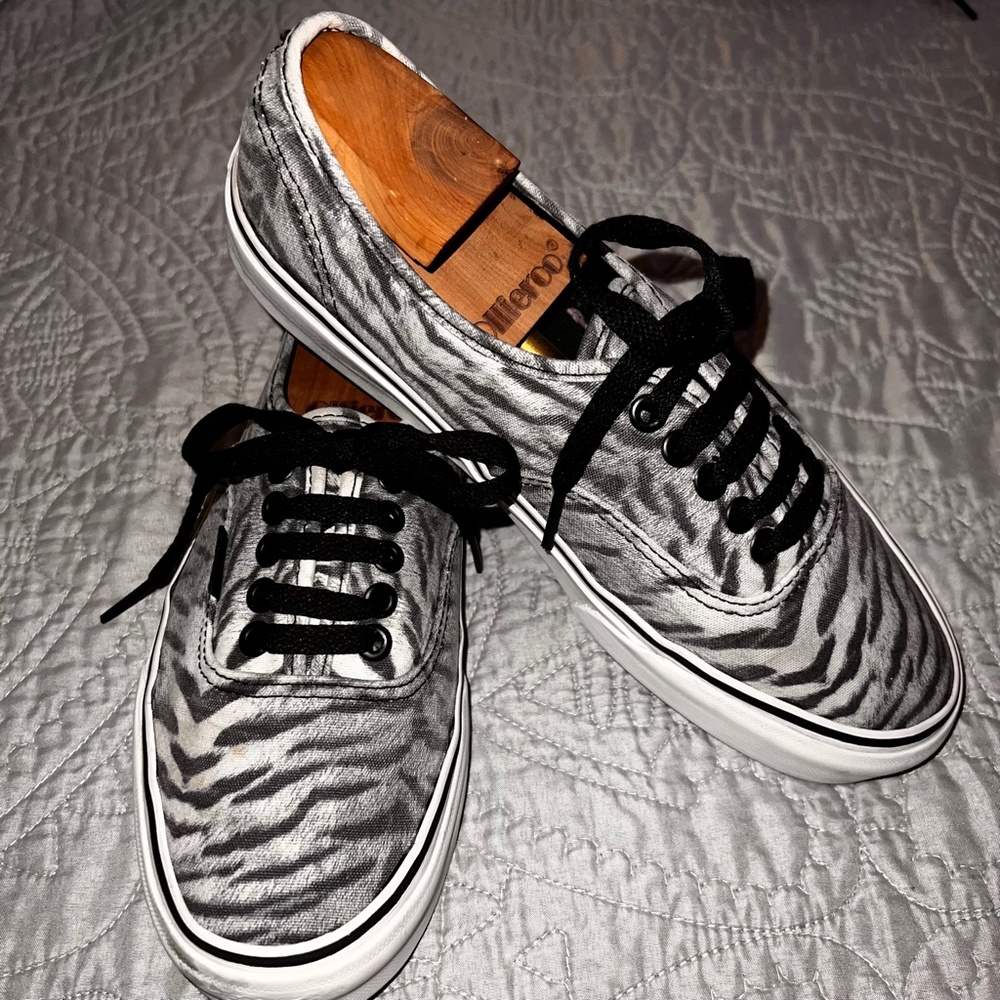 RARE 2016 VANS Zebra Print Classic Sneakers, AUTHENTIC - Womens Size 9, Mens 7.5